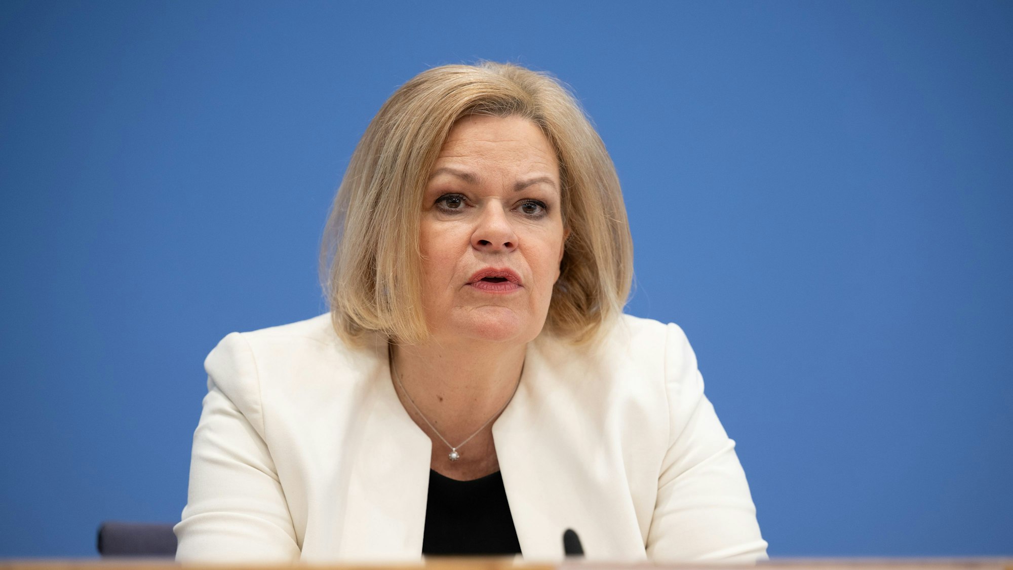 Nancy Faeser (SPD), geschäftsführende Bundesministerin des Innern und für Heimat, spricht während der Pressekonferenz zur Vorstellung der Polizeilichen Kriminalstatistik 2024.