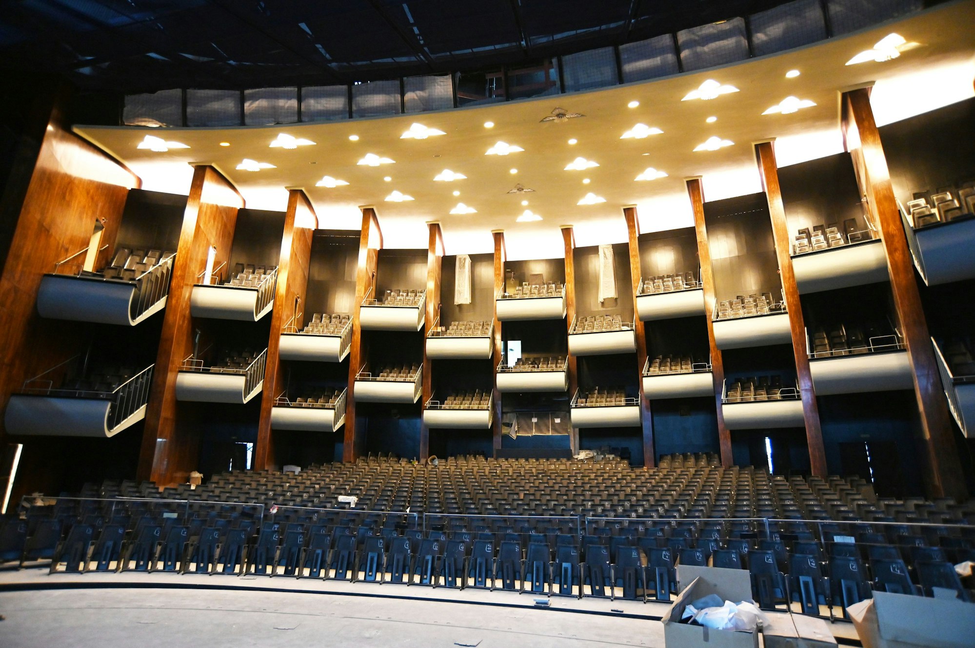 Die Oper soll 2026, nach 14 Jahren Sanierung, zurück an den Offenbachplatz ziehen (Aufnahme eines Baustellenrundgangs im April).