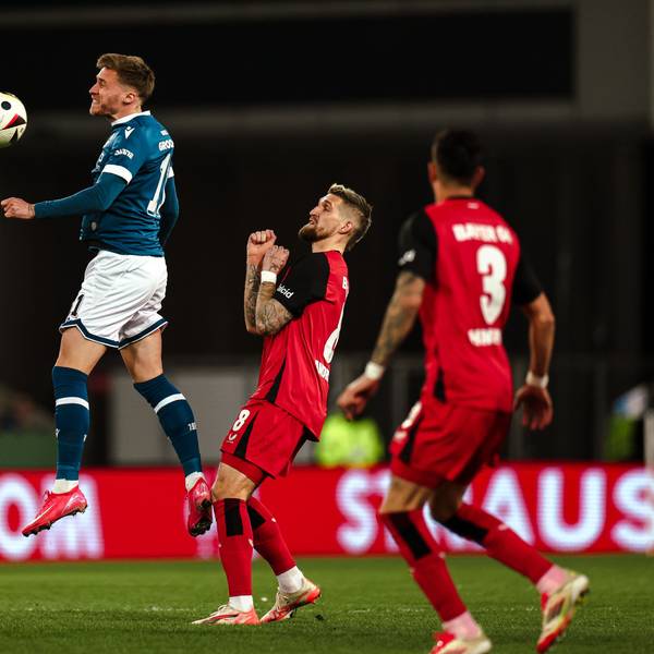 dpatopbilder - 01.04.2025, Nordrhein-Westfalen, Bielefeld: Fußball: DFB-Pokal, Arminia Bielefeld - Bayer Leverkusen, Halbfinale, Schüco Arena. Bielefelds Maximilian Großer (l) und Leverkusens Robert Andrich kämpfen um den Ball. Foto: Friso Gentsch/dpa +++ dpa-Bildfunk +++