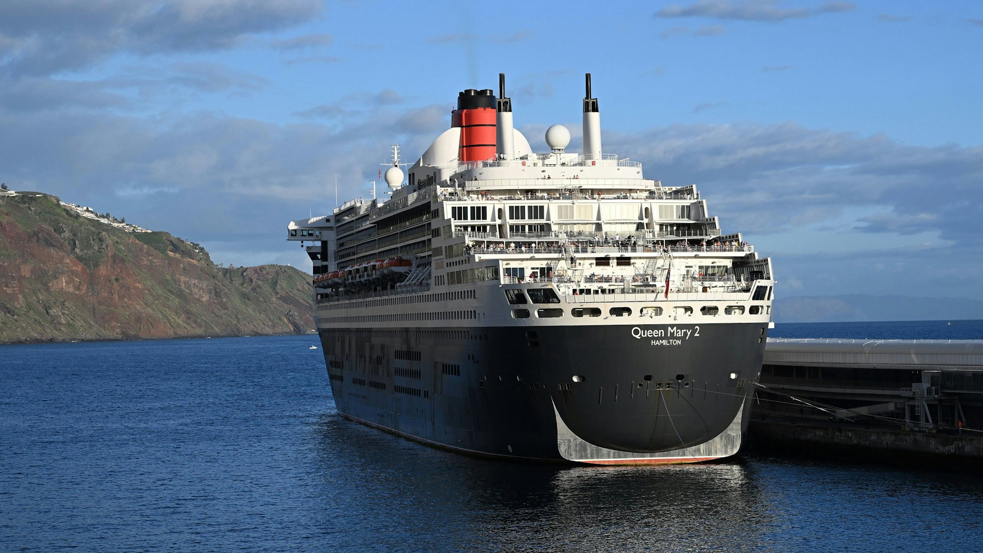 Die Queen Mary auf einer Kreuzfahrt.