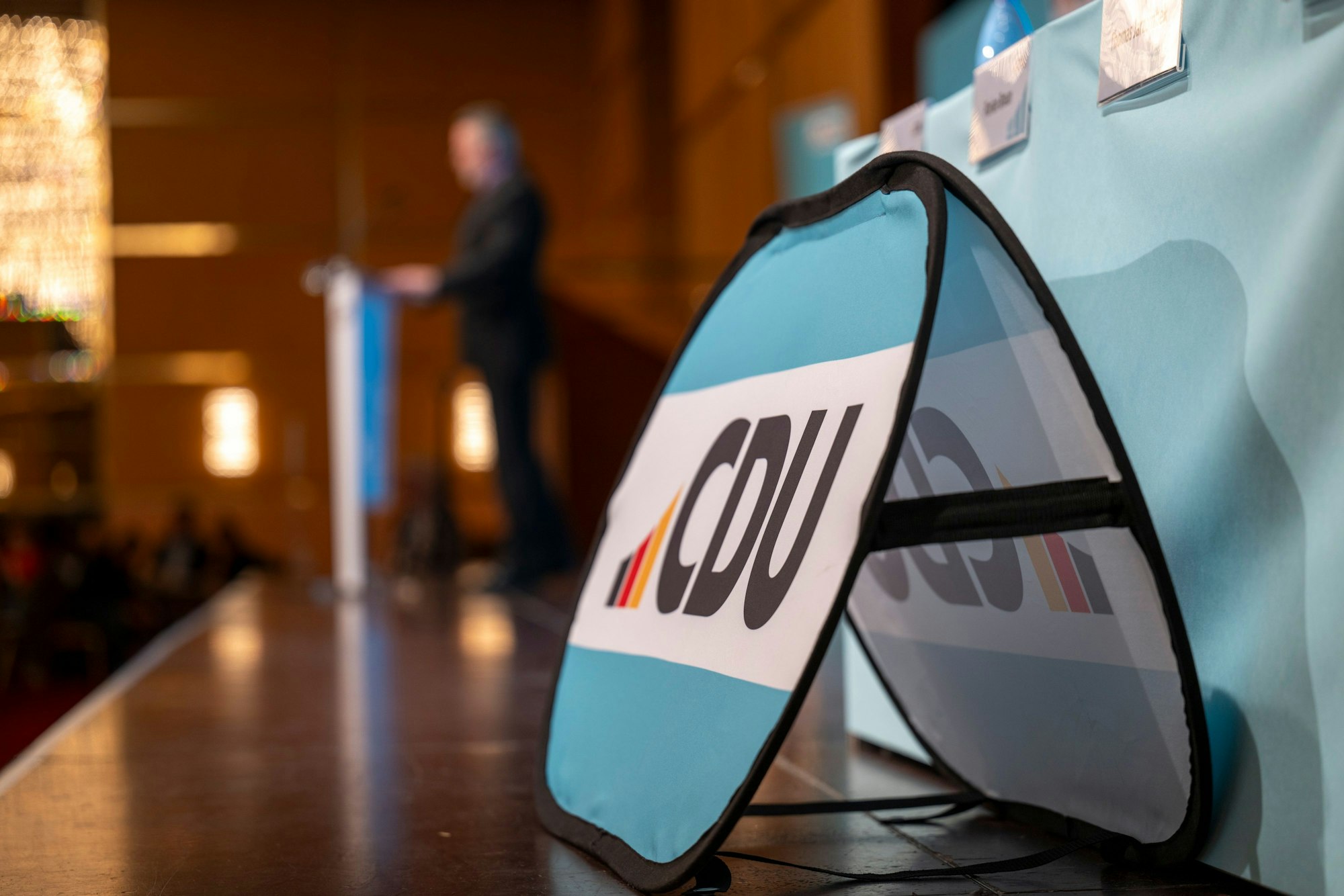 Ein CDU-Schild bei der Mitgliederversammlung der Partei im November in der Messe.