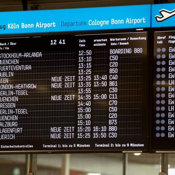 Die Kläger achteten nicht auf die Anzeigetafeln am Flughafen.