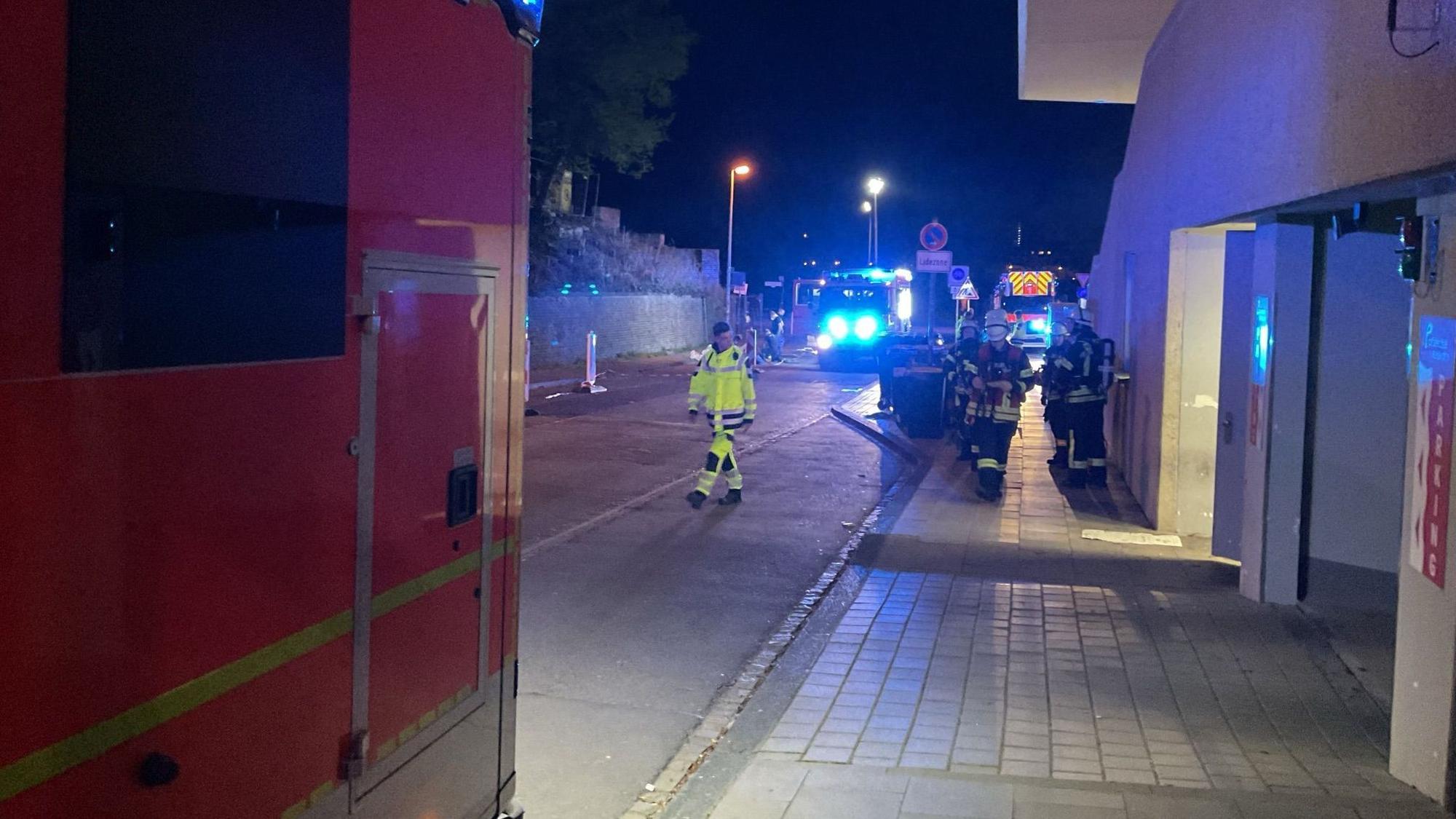 Einsatzkräfte der FRW1, FRW2 und LE11 im Einsatz