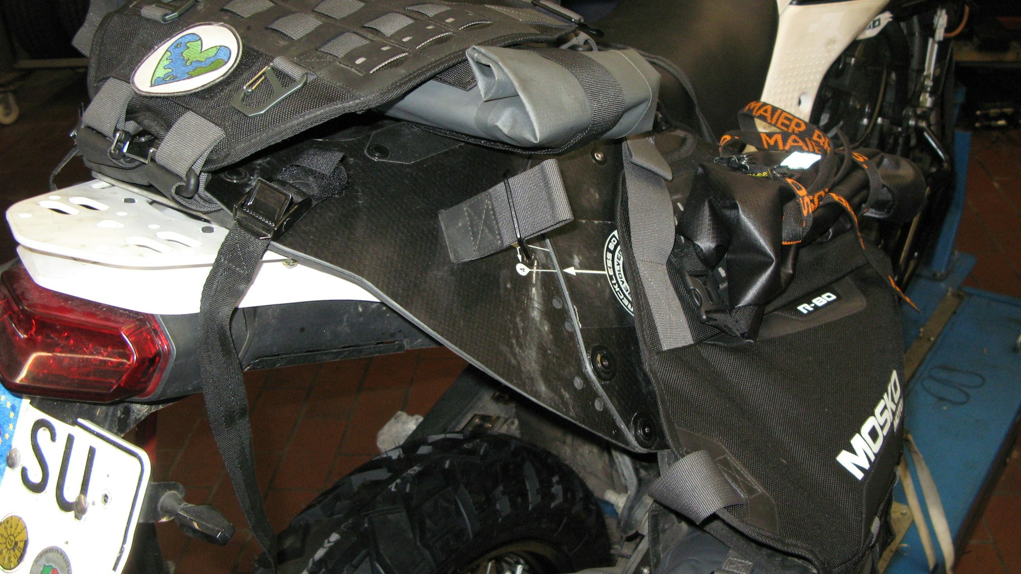 Fürs Gepäck gibt es zwei Softtaschen.