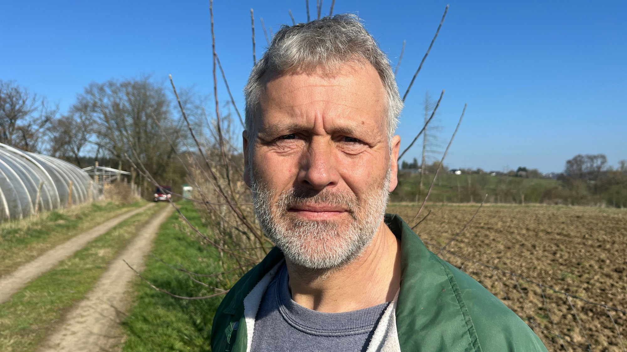 Landwirt Bernd Schmitz hat sich vor zehn Jahren ins Abenteuer Solawi gestürzt.