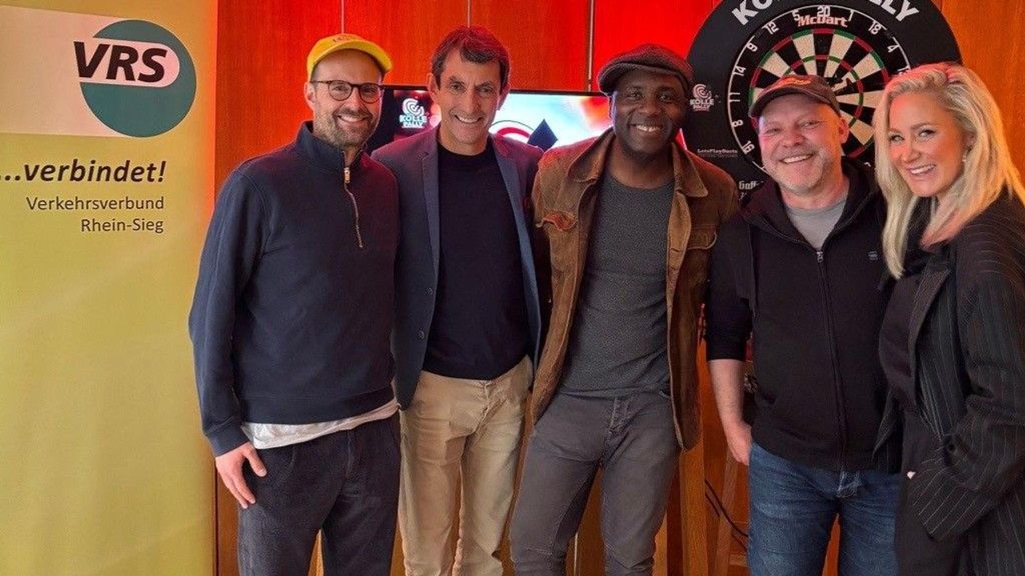 Das Bild zeigt Sebastian Lenninghausen, Knacki Deuser, Dave Davis, Ralf Foerste und Janine Kunze.