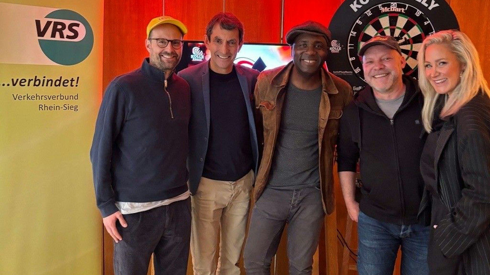 Das Bild zeigt Sebastian Lenninghausen, Knacki Deuser, Dave Davis, Ralf Foerste und Janine Kunze.