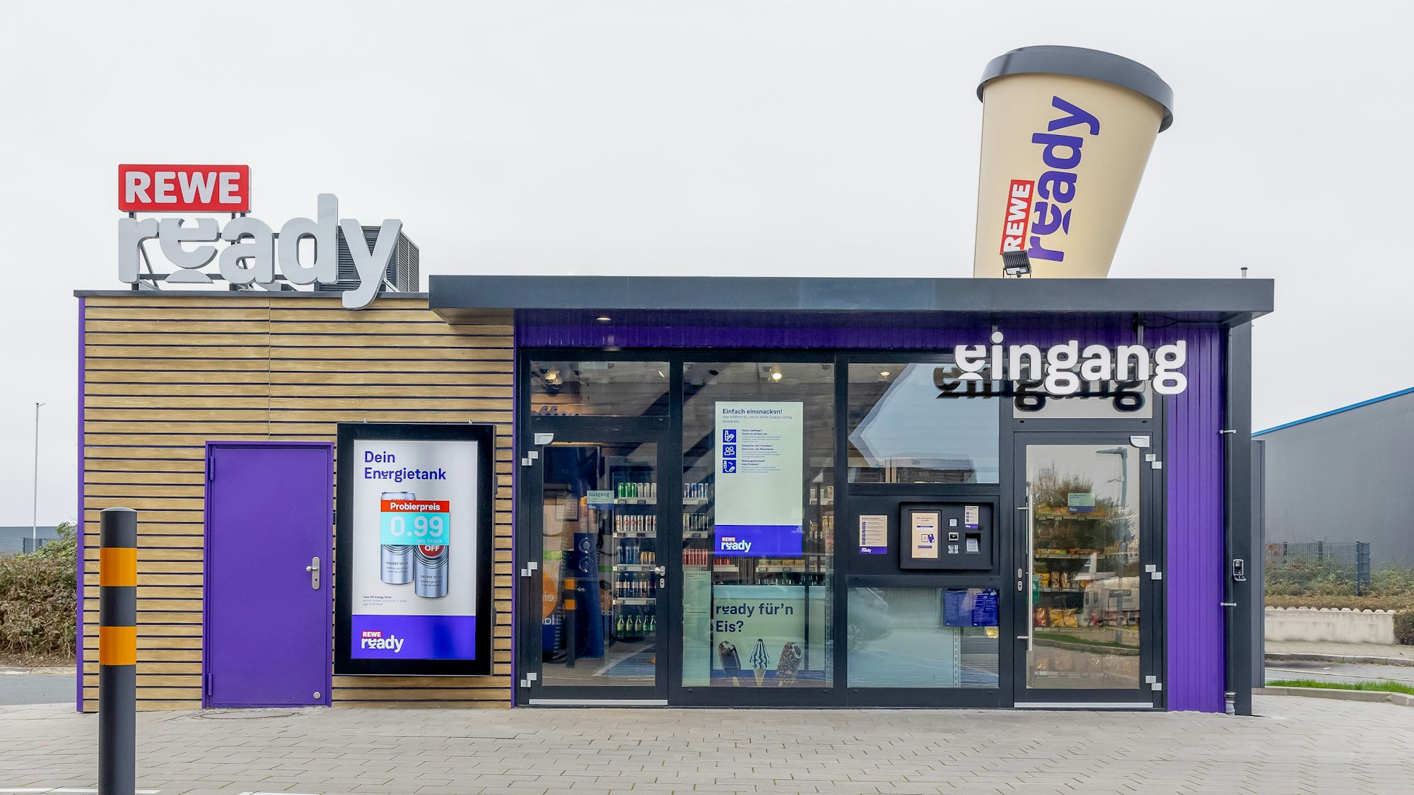 Ein Mini-Supermarkt, der ohne Kassen und Personal auskommt: Hier der Rewe ready am Kamener Kreuz.
