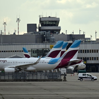 Flugzeuge stehen auf dem Flughafen Düsseldorf.