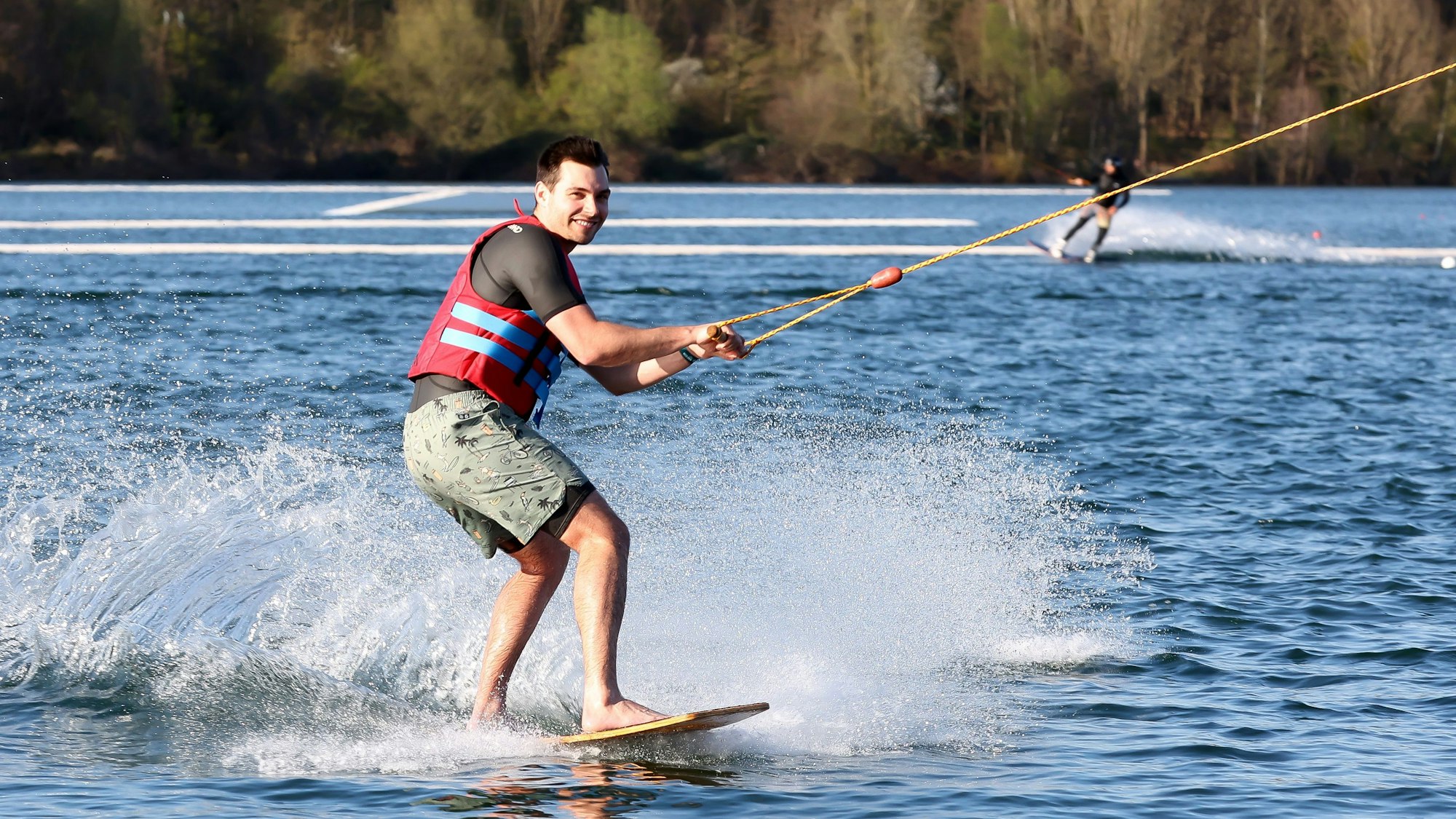 Leon Knoblach ist einer der ersten Wassersportler, die am Donnerstag die Anlage austesten.