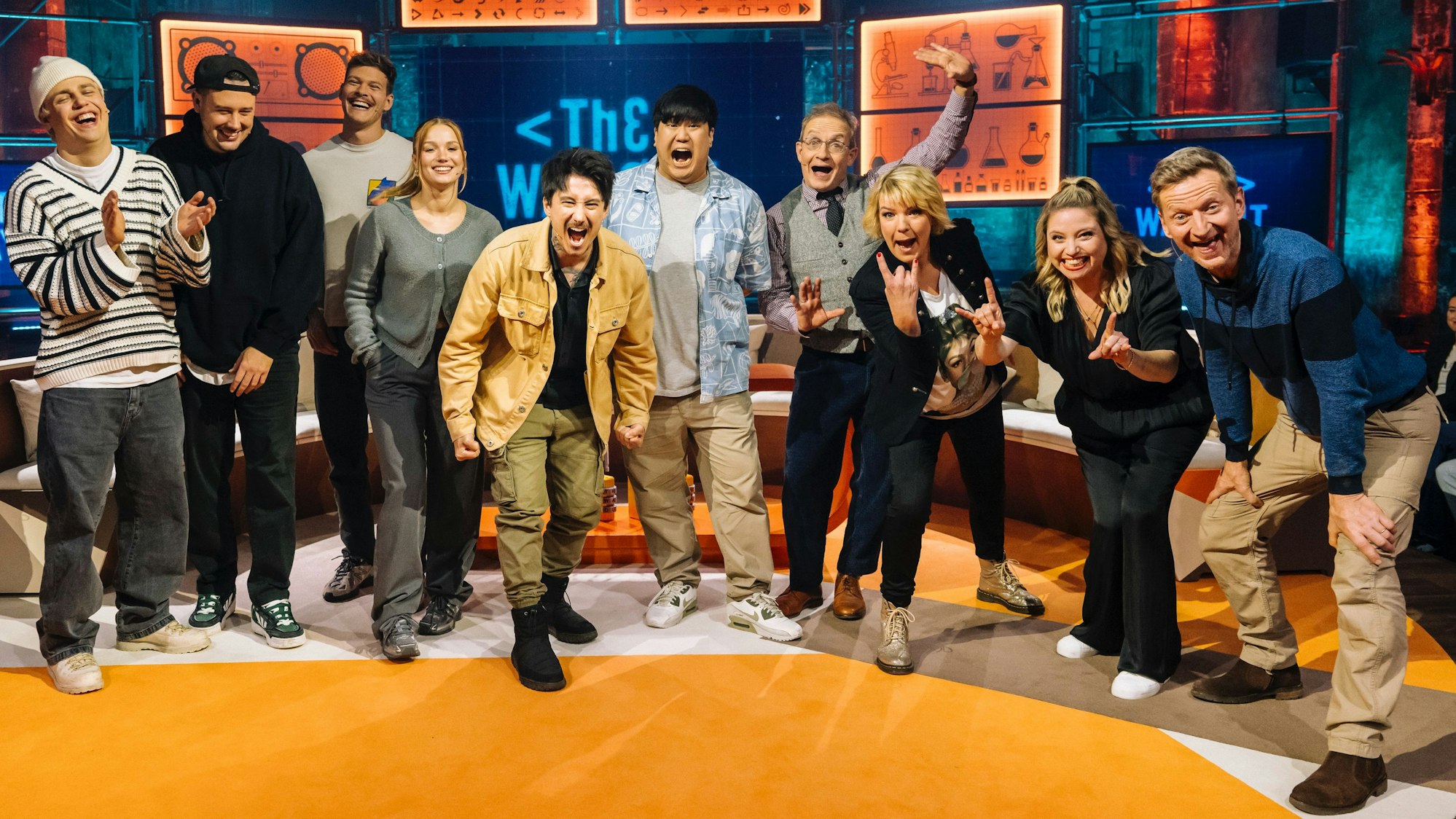 Die Teilnehmenden von „The Way Out“ im Studio: Papaplatte, CrispyRob, Julia Beautx, Joey‘s Jungle Michael Kessler, Caro Frier, Wigald Boning, Mirja Boes, Julien Bam und Joon Kim