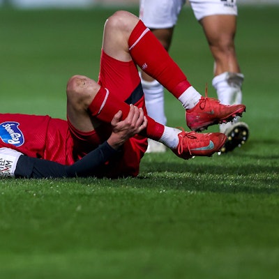 12.03.2025, Fußball, FC Viktoria Köln Rot-Weiss Essen, 3.Liga, Sportpark Höhenberg, Saison 2024 2025: Malek El Mala Viktoria Köln 42 liegt mit Schmerzen auf dem Spielfeld und muss medizinisch behandelt werden DFB regulations prohibit any use of photographs as image sequences and or quasi-video. Nordrhein-Westfalen Deutschland *** 12 03 2025, Football, FC Viktoria Köln Rot Weiss Essen, 3 Liga, Sportpark Höhenberg, Saison 2024 2025 Malek El Mala Viktoria Köln 42 lies on the pitch in pain and requires medical treatment DFB regulations prohibit any use of photographs as image sequences and or quasi video Nordrhein Westfalen Germany