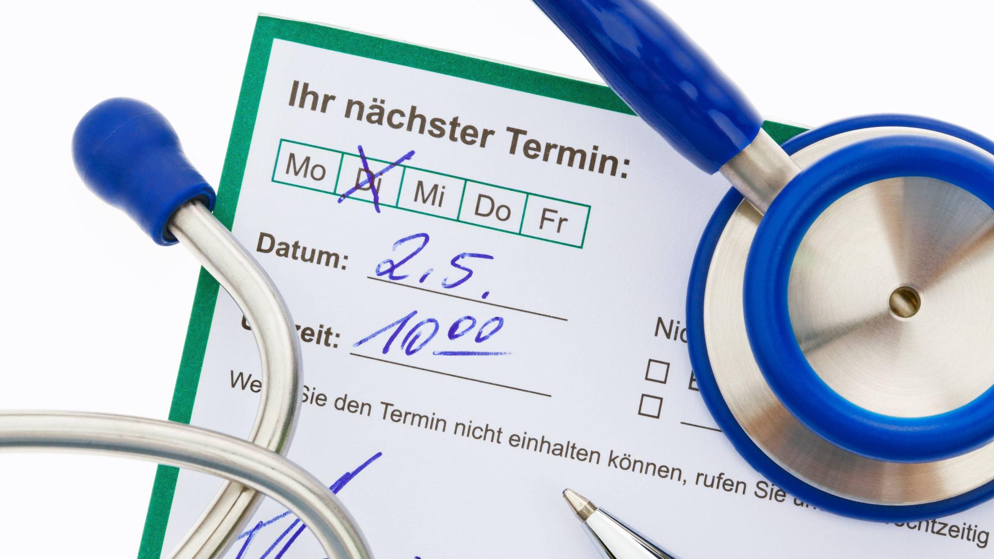 Stethoskop und ein Kalender. Arzttermin und Dienst im Krankenhaus. McPBBO McPBBO
Stethoscope and a Calendar Doctor appointment and Service in Hospital