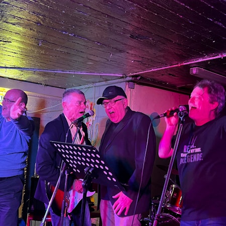 Verabschiedung von reiner Hilken (rechts) im Bunker. Von links: sein Bruder Günter Hilken, der ehemalige Currenta-Chef, Dieter Knotek und Eckhard Meszelinsky.  Foto: Ralf Krieger