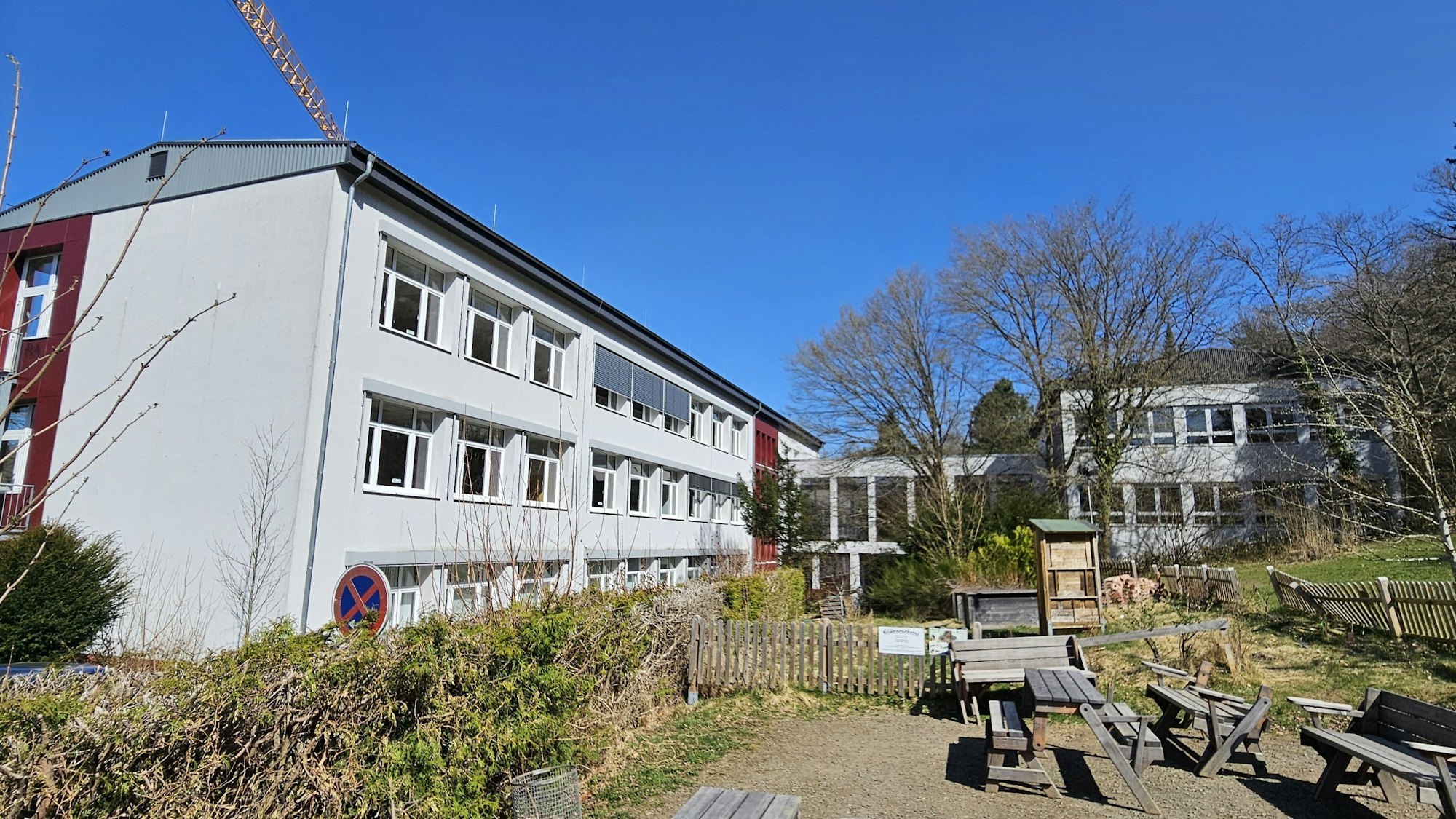 Blick auf die Gebäude der Realschule.