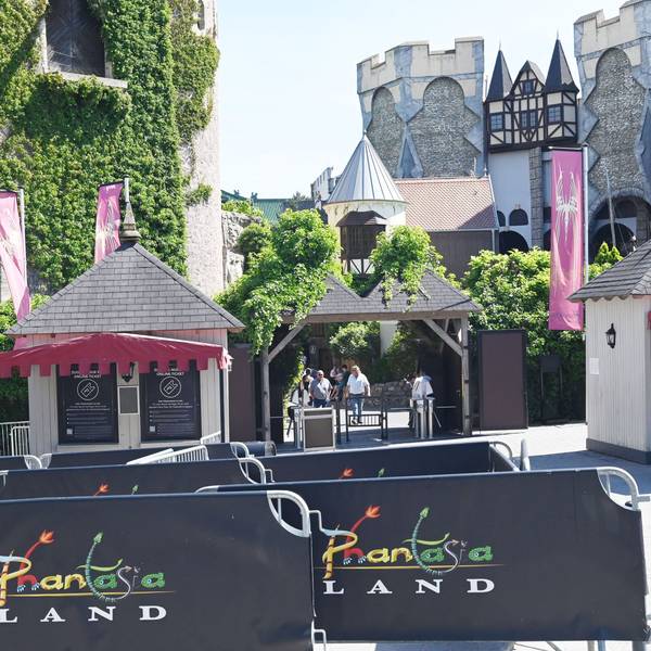 Blick auf den Eingang zum Phantasialand in Brühl. (Archivfoto)