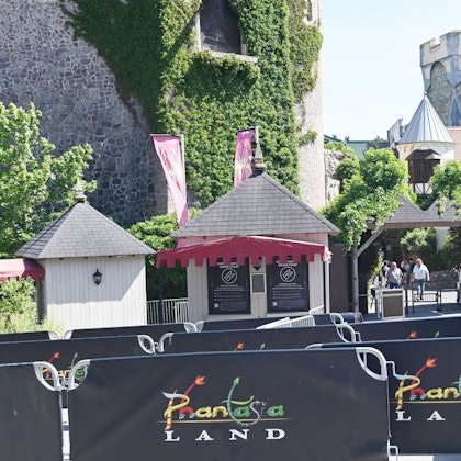 Blick auf den Eingang zum Phantasialand in Brühl. (Archivfoto)