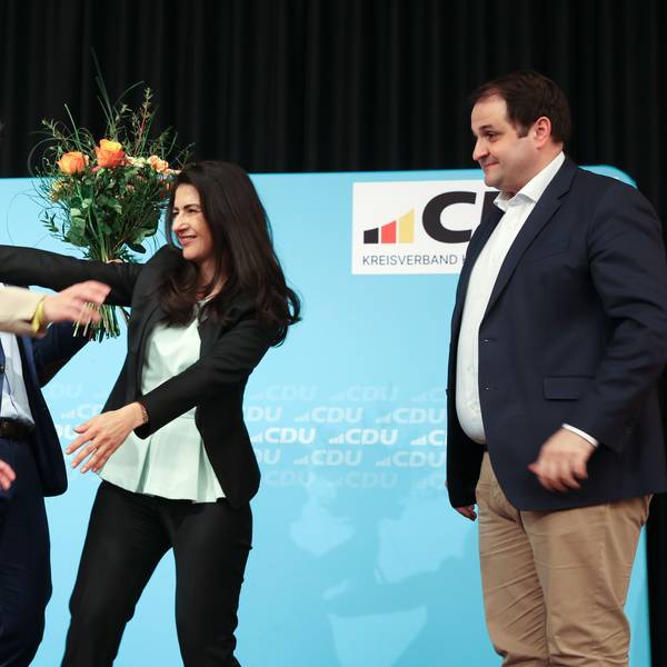 05.04.2025
Köln:
Kreisparteitag der CDU Köln mit Vorstandwahlen. Im Fokus unserer Bericherstattung steht der neue Vorstand der CDU Köln.
Serap Güler hat gewonnen
Dr. Janina Jänsch, Florian Braun, Serap Güler und Nathanael Liminski
Foto: Martina Goyert