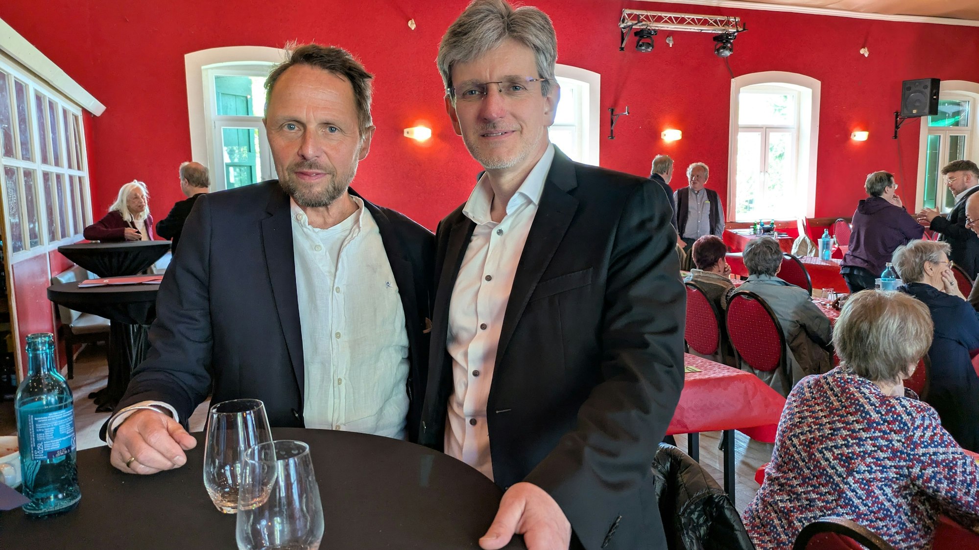 Dirk Löb, neuer Fraktionsvorsitzende der SPD in Leverkusen, mit Uwe Richrath.
