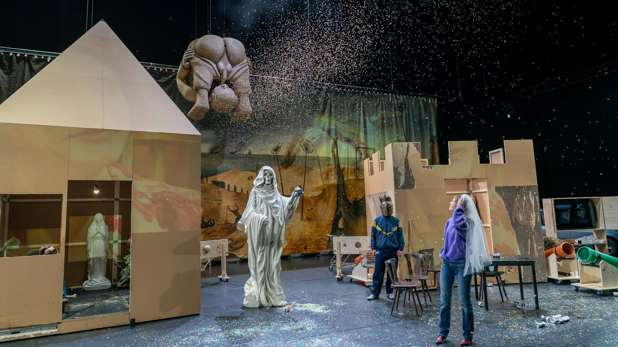 EISENFAUST
Ein Stück deutsche Freiheit
nach Goethe
Regie: Jan Bonny
 
Regie: Jan Bonny
Bühne: Alex Wissel
Kostüme: Ulrike Scharfschwerdt
Musik/Sound: Lucas Croon, Timo Hein, Nikolai Szymanski
Licht: Jan Steinfatt
Live-Video: Nazgol Emami
Dramaturgie: Jan Stephan Schmieding