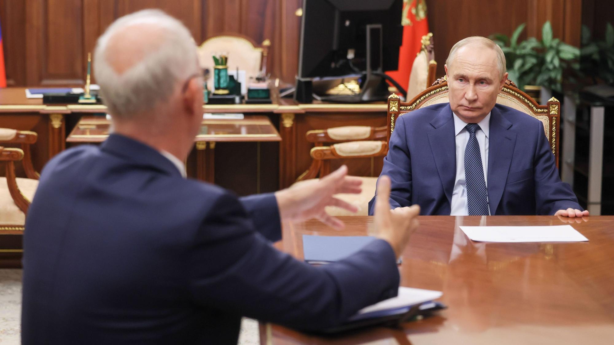 Kirill Dmitrijew im Gespräch mit Kremlchef Wladimir Putin. (Archivbild)