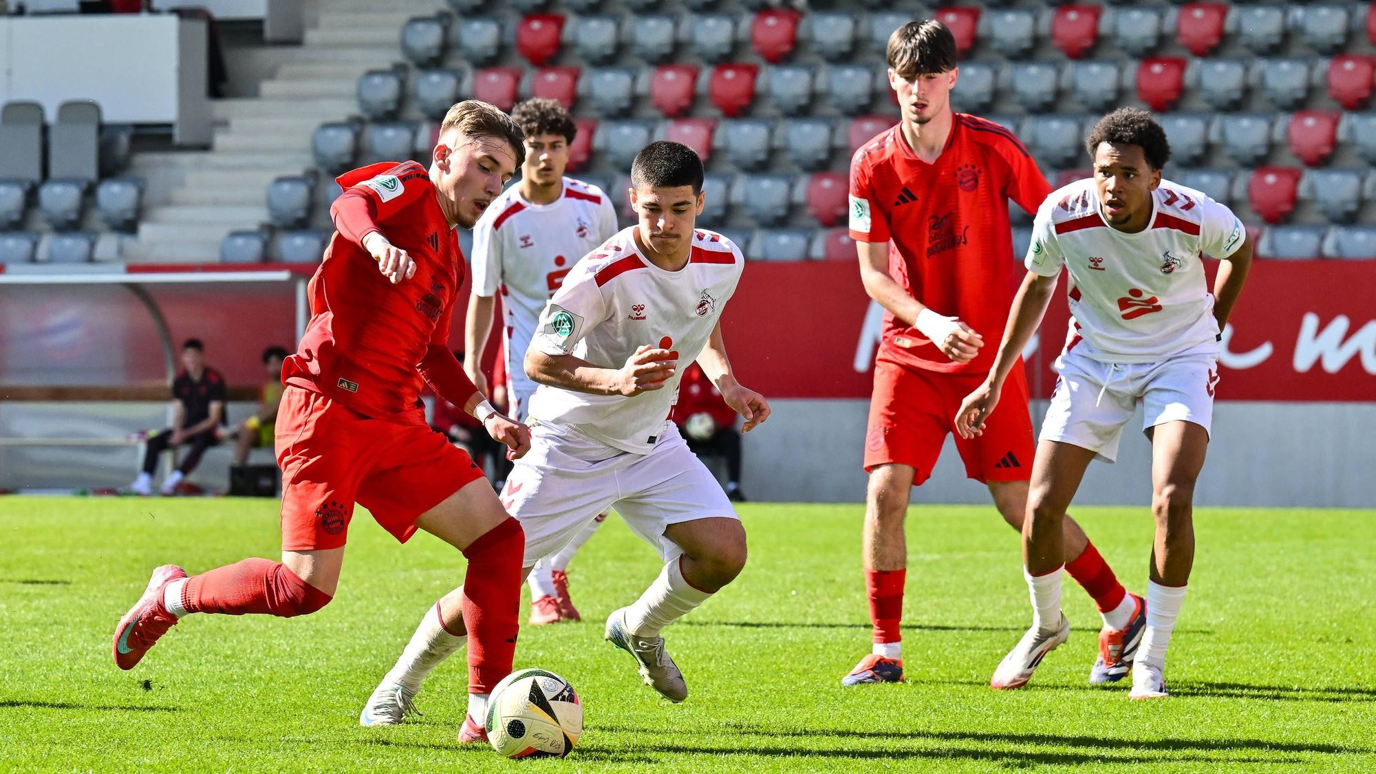 DFB U19-Nachwuchsliga Hauptrunde: FC Bayern München U19 - 1. FC Köln U19 09.03.2025 im Duell Lennart KARL FCB 7 und San-Luca SPITALI 1. FC Koeln U19 3 / Zweikampf / A-Junioren Bundesliga: FC Bayern Muenchen U19 - 1. FC Koeln U19, FC Bayern Campus am 09.03.2025 *** DFB U19 Junior League main round FC Bayern München U19 1 FC Köln U19 09 03 2025 in duel Lennart KARL FCB 7 and San Luca SPITALI 1 FC Koeln U19 3 duel A Junior Bundesliga FC Bayern Muenchen U19 1 FC Koeln U19, FC Bayern Campus on 09 03 2025 Copyright: xBEAUTIFULxSPORTS/Goldbergx