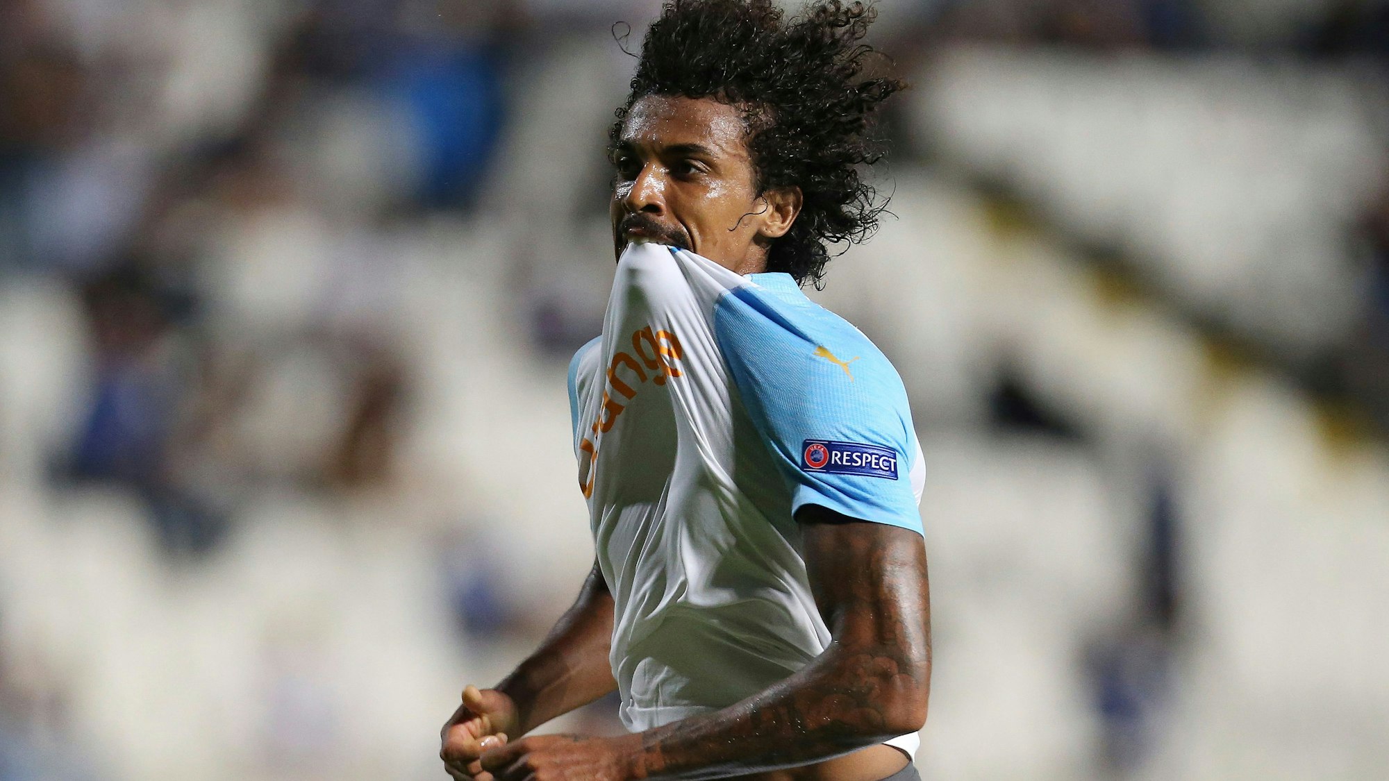 ARCHIV - 05.10.2018, Zypern, Nikosia: Fußball: Europa League, Gruppenphase, Gruppe H, 2. Spieltag Apollon Limassol - Olympique Marseille im GSP Stadion. Luiz Gustavo Dias von Marseille jubelt über sein Tor zum 0:2. (zu dpa: «Ex-Bundesliga-Profi Luiz Gustavo erleidet Lungenembolie») Foto: Petros Karadjias/AP/dpa +++ dpa-Bildfunk +++