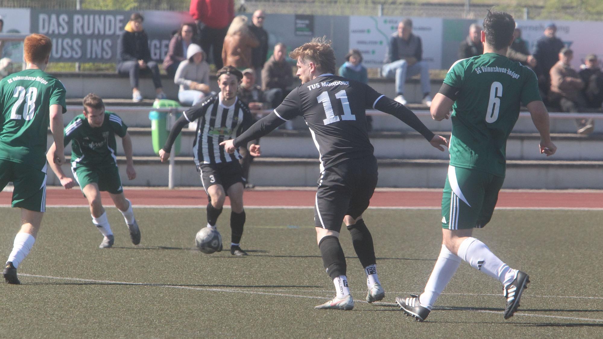 Kilian Schmid (am Ball)