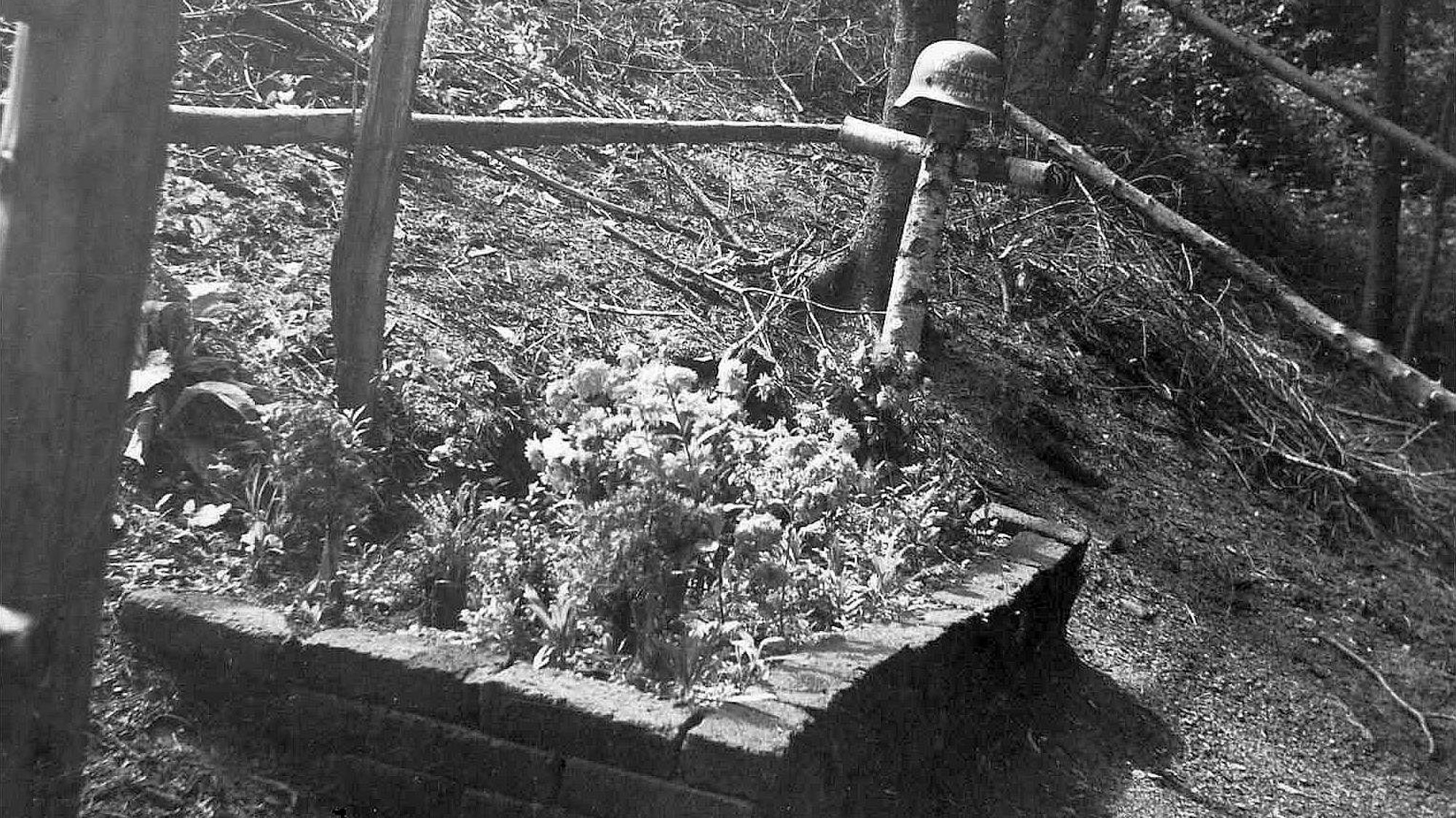 Das Soldatengrab des Gefreiten Viktor Linerbach bei Morsbach, der am 8. April 1945 mit 18 Jahren beim Einmarsch der Amerikaner gefallen ist.