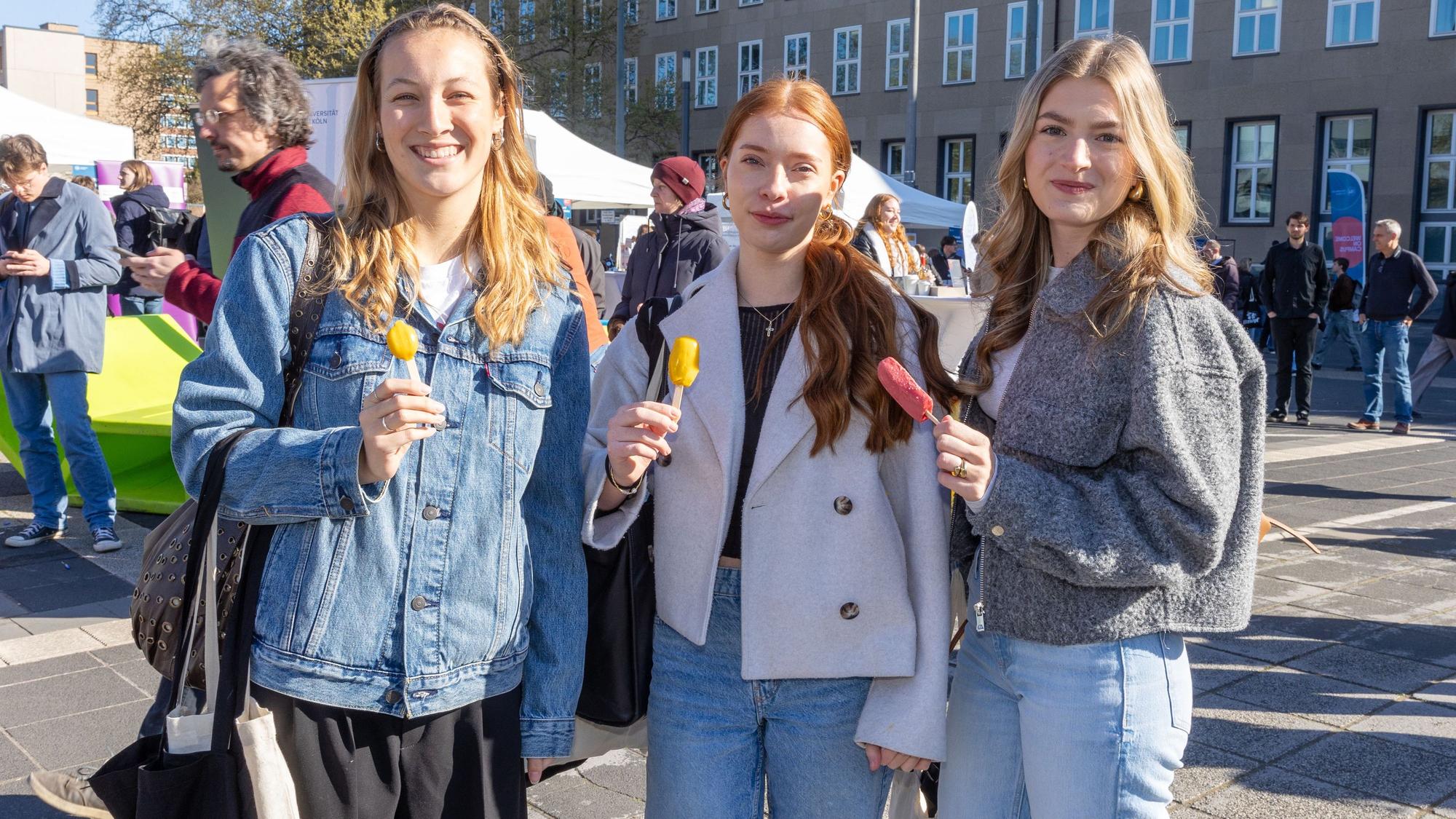 Alea, Sonja und Ann-Kathrin fang ein Studium der Betriebswirtschaftslehre an.