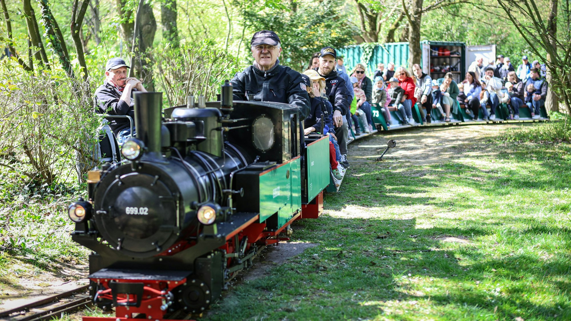 Saisoneröffnung der Dampfbahn Leverkusen im Stadtpark.