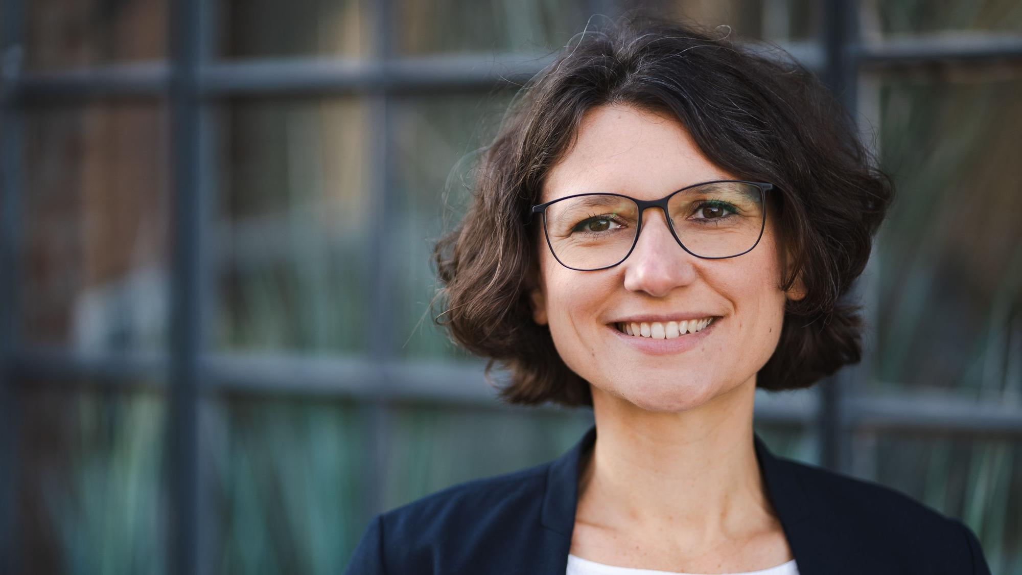 Gina Wollinger im Porträt.