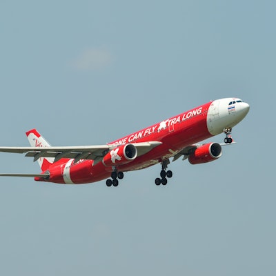 AirAsia X Airbus A330-300 bei der Landung.