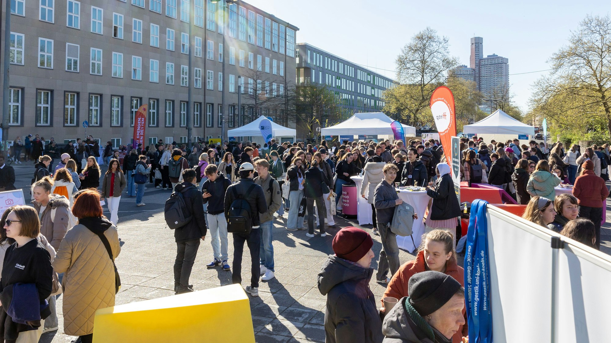 07.04.2025
Köln:
Erstsemestertag:
Das Sommersemester an der Universtität zu Köln ist gestartet: So blicken neue Studierende auf Köln.
Foto: Martina Goyert