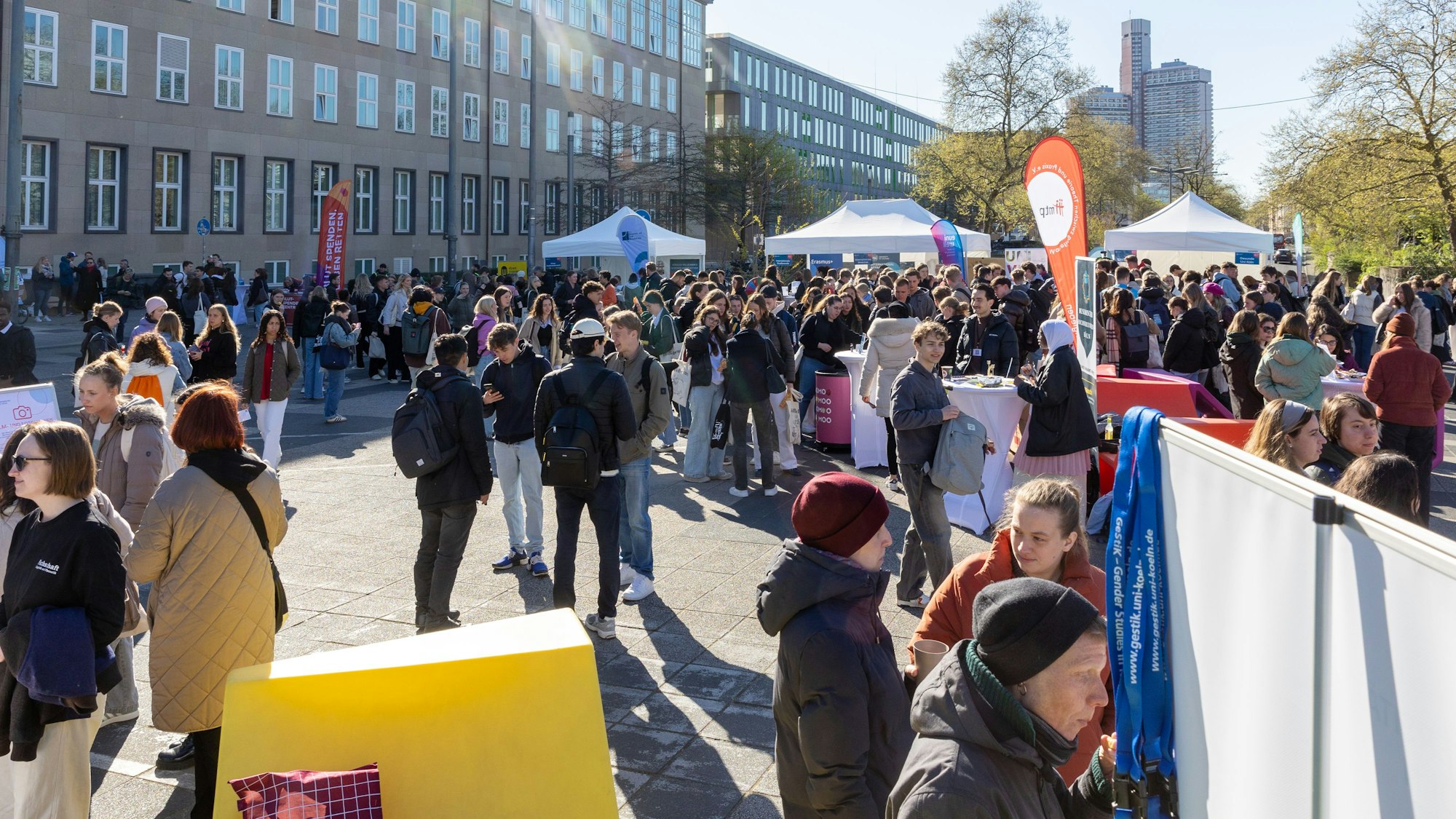 07.04.2025
Köln:
Erstsemestertag:
Das Sommersemester an der Universtität zu Köln ist gestartet: So blicken neue Studierende auf Köln.
Foto: Martina Goyert