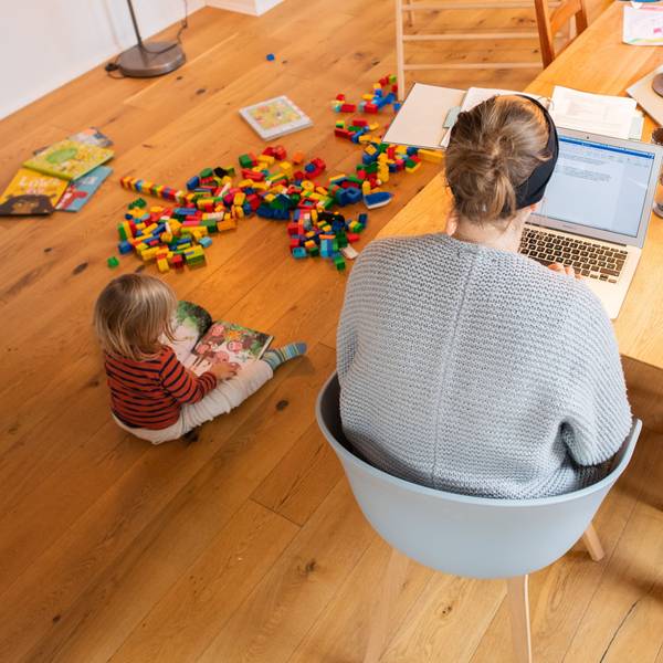 Immer mehr Unternehmen möchten, dass die Mitarbeitenden wieder häufiger zurück ins Büro kommen.