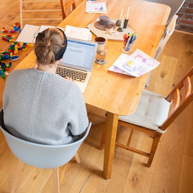 Immer mehr Unternehmen möchten, dass die Mitarbeitenden wieder häufiger zurück ins Büro kommen.