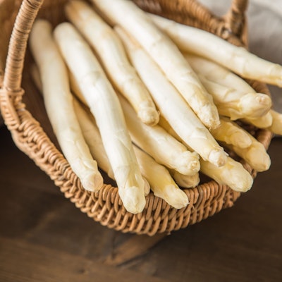 Spargel in einem Korb. (Symbolbild)