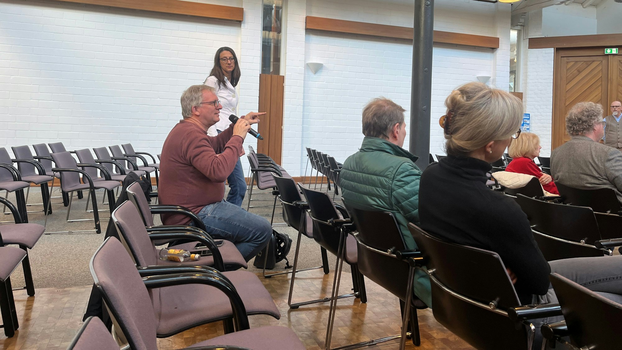 Die Bürger diskutierten eifrig und zuweilen kontrovers mit den Vertretern der Stadt.