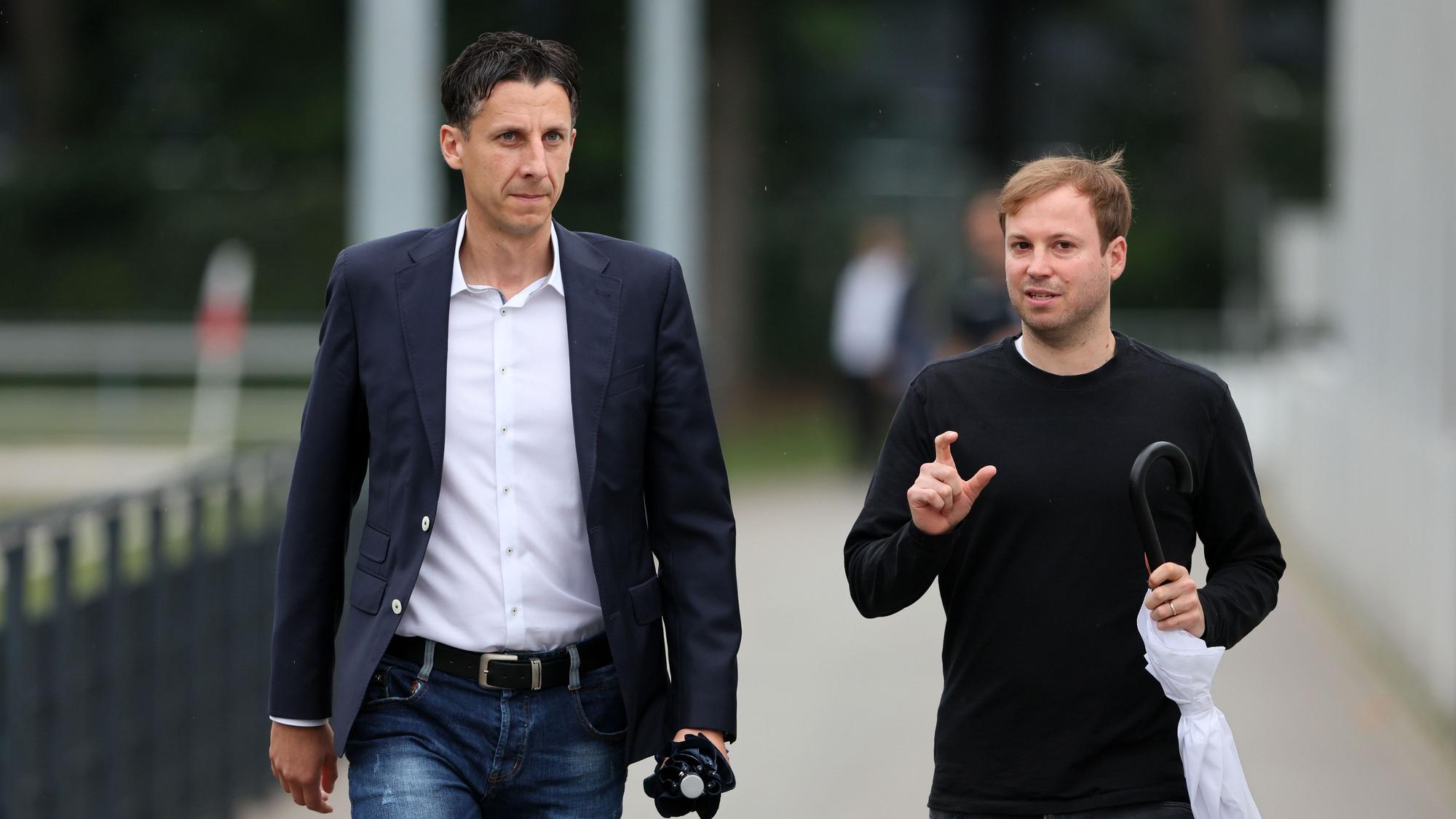 1. FC Köln, Trainingsauftakt, von links: Christian Keller, Martin Schulz (1. FC Köln), 27.06.2022, Bild: Herbert Bucco