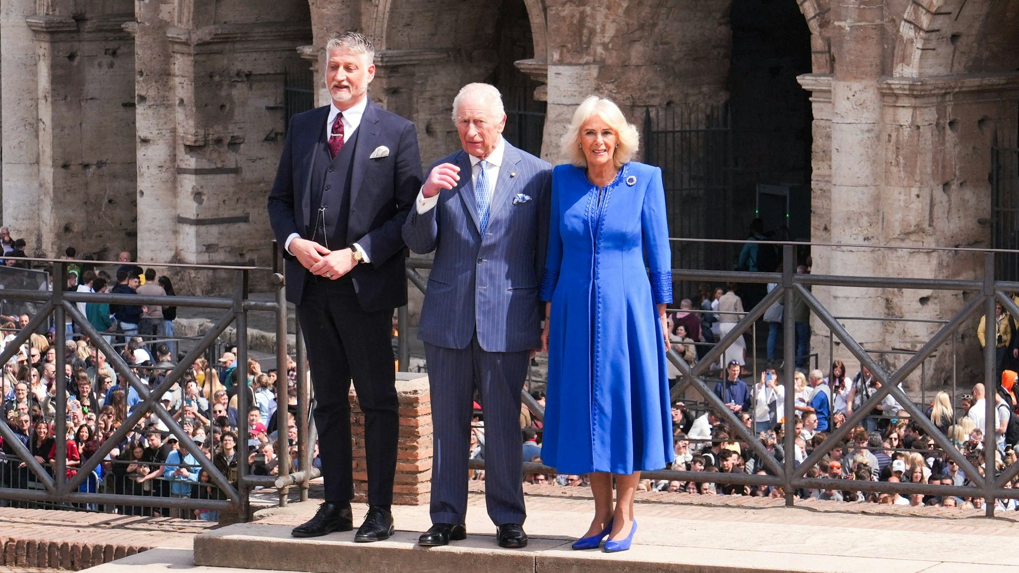 Die britischen Royals vor dem Kolosseum in Rom.