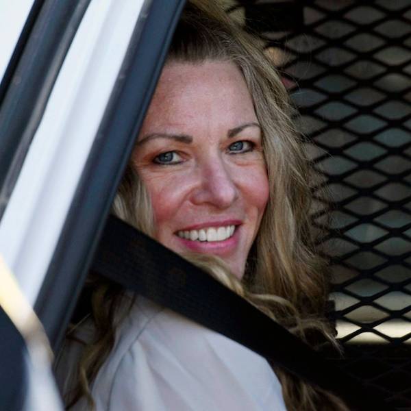 Lori Vallow Daybell sitzt nach einer Anhörung im Gerichtsgebäude von Fremont County in St. Anthony, Idaho, am 16. August 2022 in einem Polizeiauto.