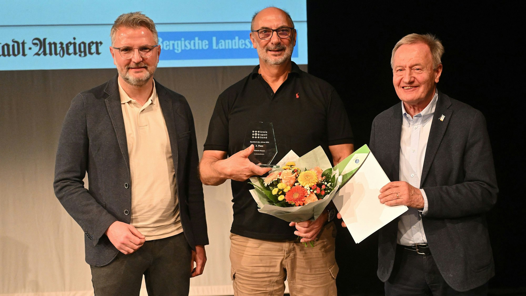 Gesamtredaktionsleiter Hermann Steveker (l.) mit Friedhelm Julius Beucher (r.), Präsident des Deutschen Behindertensportverbands