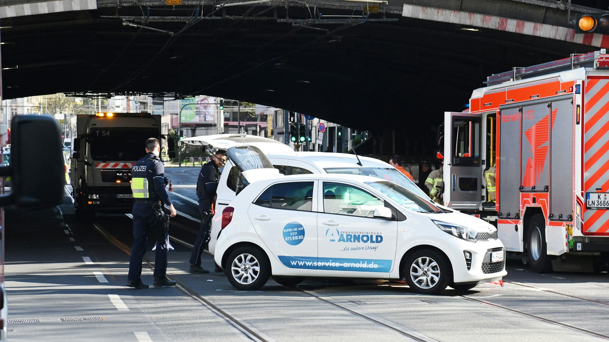 Am Dienstagvormittag, den 8. April 2025, sind zwei Pkw an der Eisenbahnunterführung am Bahnhof Süd zusammengestoßen.