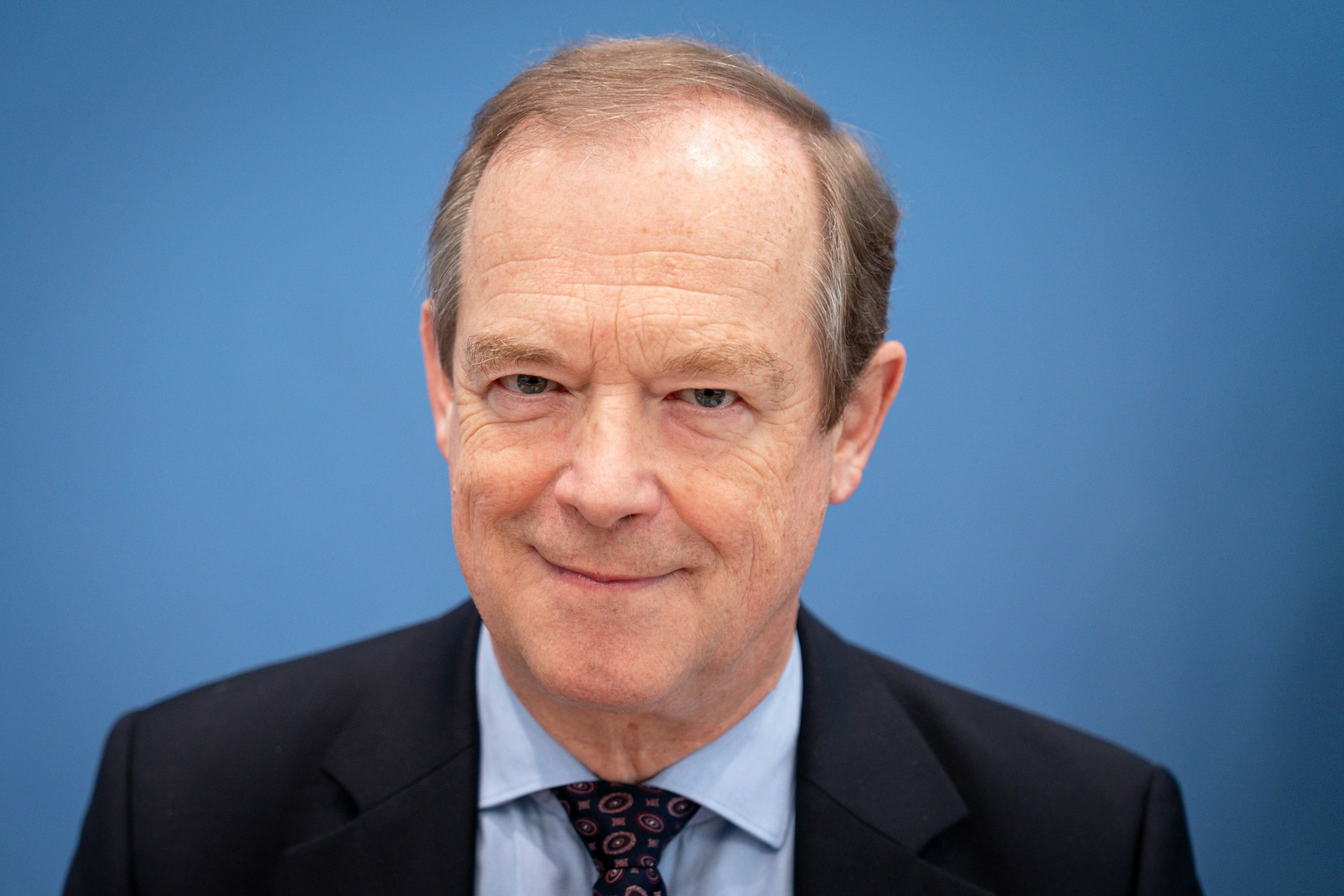 Herr Hallek ist im Porträt zu sehen.