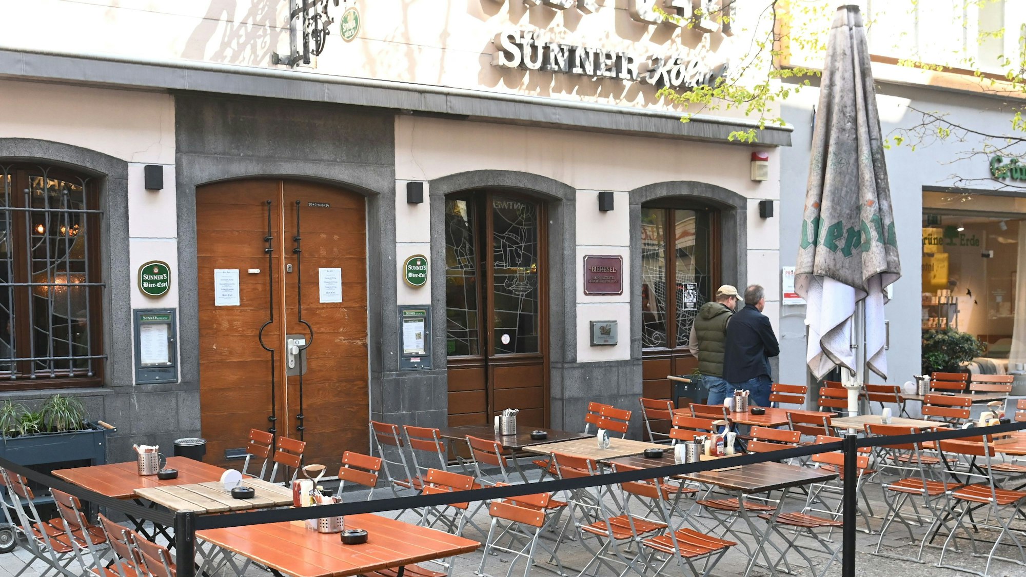 Die Außenterrasse ist zu sehen.