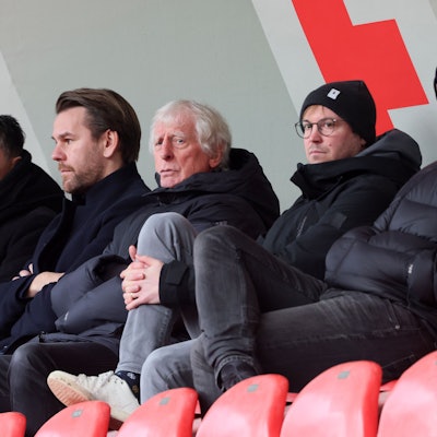 1. FC Köln, Training, von links: Christian Keller, Thomas Kessler, Erich Rutemöller, Martin Schulz, Jörg Jakobs (1. FC Köln), 04.01.2024, Bild: Herbert Bucco