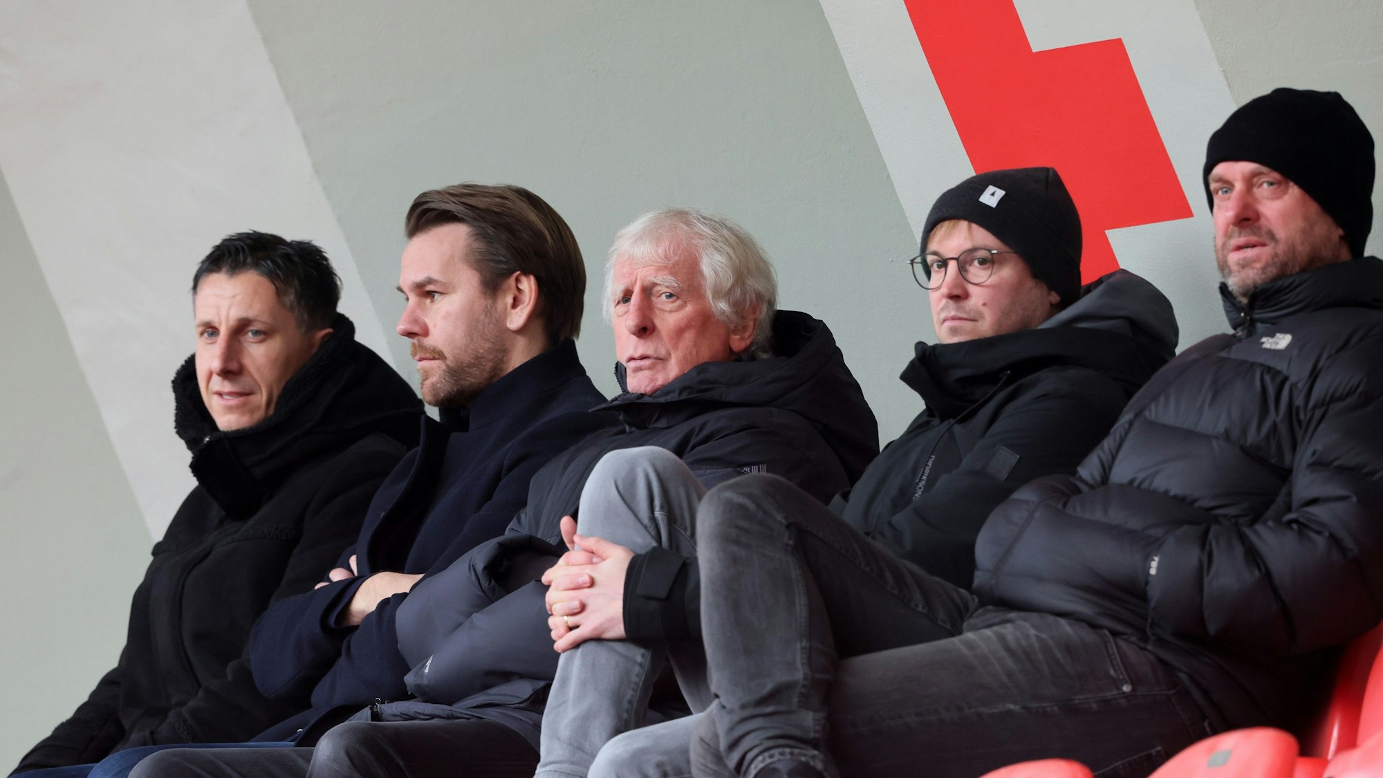 1. FC Köln, Training, von links: Christian Keller, Thomas Kessler, Erich Rutemöller, Martin Schulz, Jörg Jakobs (1. FC Köln), 04.01.2024, Bild: Herbert Bucco