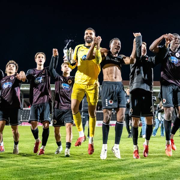 3. Liga: VfB Stuttgart II - FC Viktoria Köln 08.04.2025 Die Mannschaft jubelt nach dem Sieg und bedankt dich bei den mitgereisten Fans 3. Liga: VfB Stuttgart II - FC Viktoria Köln, am 08.04.2025 in der WirmachenDruck Arena in Aspach. DFB REGULATIONS PROHIBIT ANY USE OF PHOTOGRAPHS AS IMAGE SEQUENCES AND/OR QUASI-VIDEO. *** 3 Liga VfB Stuttgart II FC Viktoria Köln 08 04 2025 The team cheers after the victory and thanks the fans who traveled with them 3 Liga VfB Stuttgart II FC Viktoria Köln, on 08 04 2025 in the WirmachenDruck Arena in Aspach DFB REGULATIONS PROHIBIT ANY USE OF PHOTOGRAPHS AS IMAGE SEQUENCES AND OR QUASI VIDEO Copyright: xBEAUTIFULxSPORTS/Gelhardtx