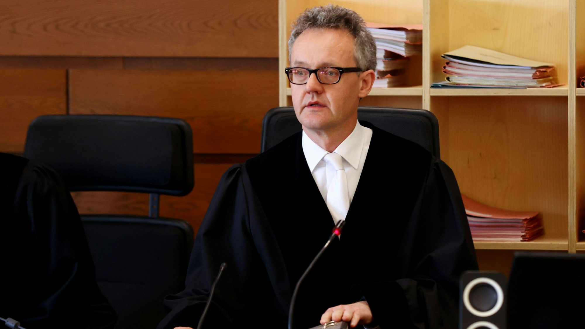 Der Vorsitzende Richter Michael Greve führt die Verhandlung am Landgericht Köln.